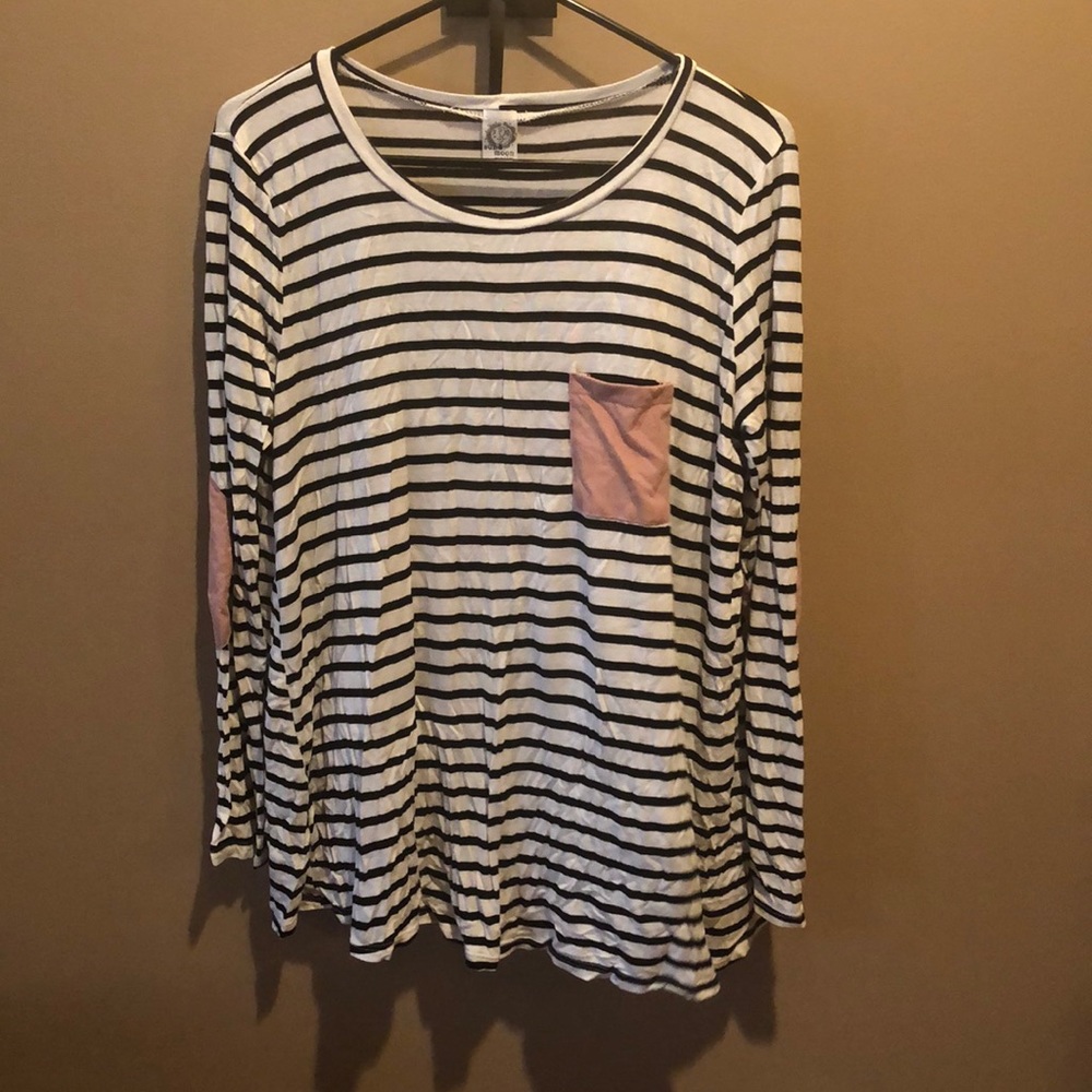 Long sleeve flowy top!